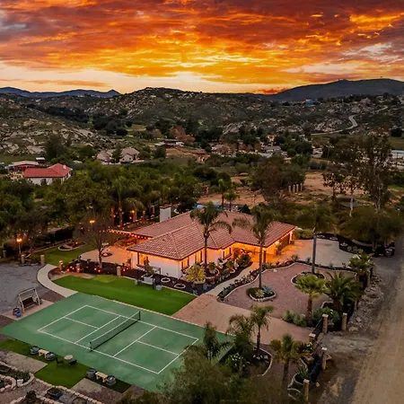 Breathtaking Meadows By Avantstay Temecula Group Retreat Pool Pickleball Firepit Hot Tub